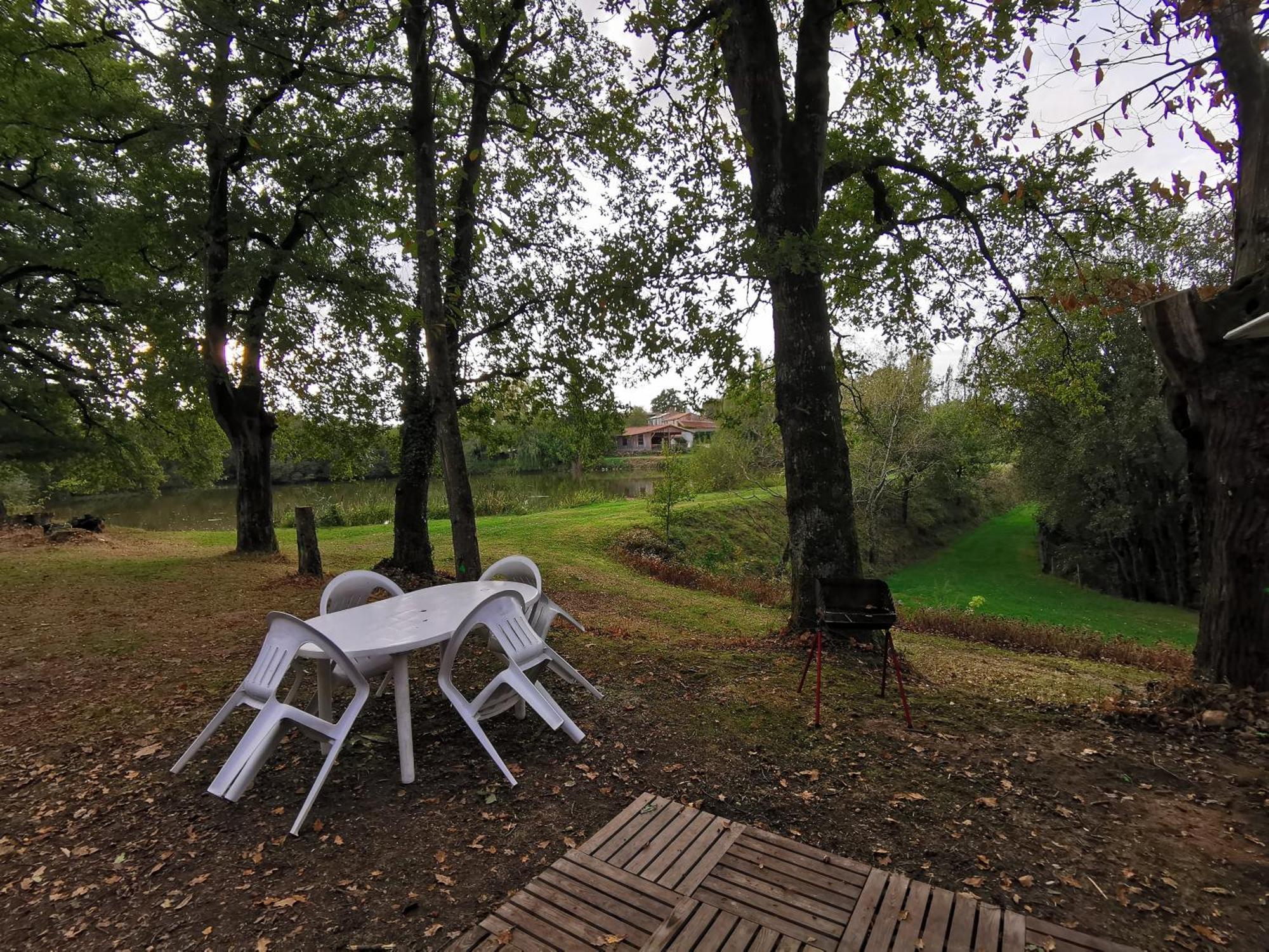 Camping De La Chagnee Saint-Aubin-le-Cloud Pokoj fotografie